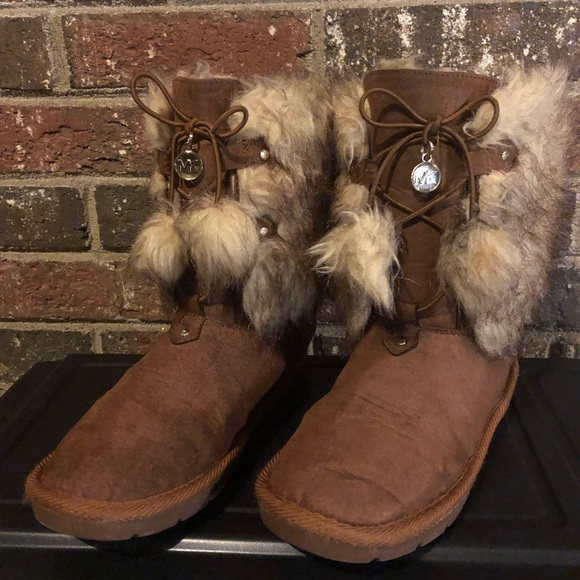 MICHAELS KORS BIG KIDS SIZE 3 BOOT’S 🥾| COLOR TAN. - Picture 9 of 11